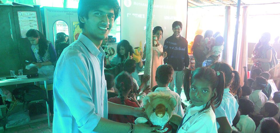 uday sonthalia, Social Entrepreneurs in New Delhi, boy giving bouquet to child image